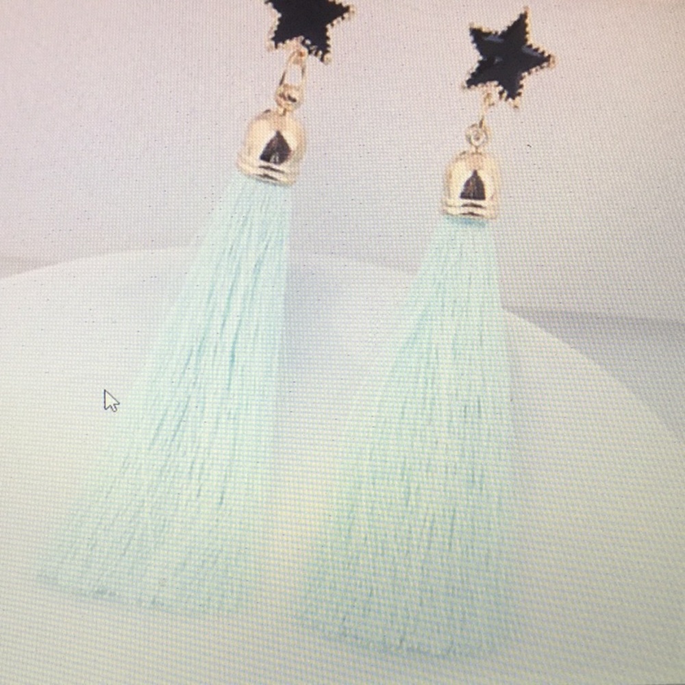 🆕 EARRING  LIGHT GREEN